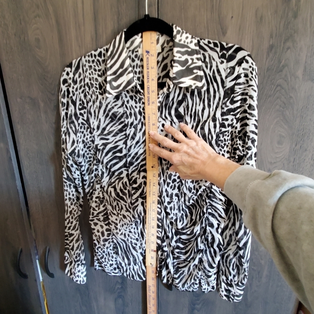 Beautiful! ERIN by Erin London~Black White Zebra 🦓 Blouse Button Sequins Size S - Picture 7 of 8